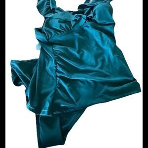 Younique Green Women’s 2 Piece Size S Swimwear
